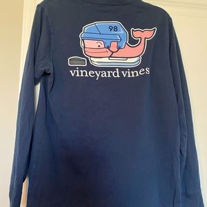 Vineyard vines m hockey t shirt